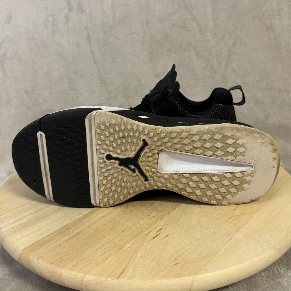Jordan zoom trunner